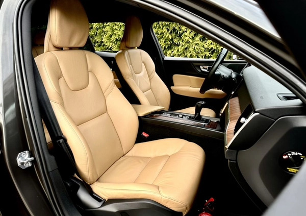 Volvo V60 cena 84400 przebieg: 117890, rok produkcji 2018 z Żukowo małe 781